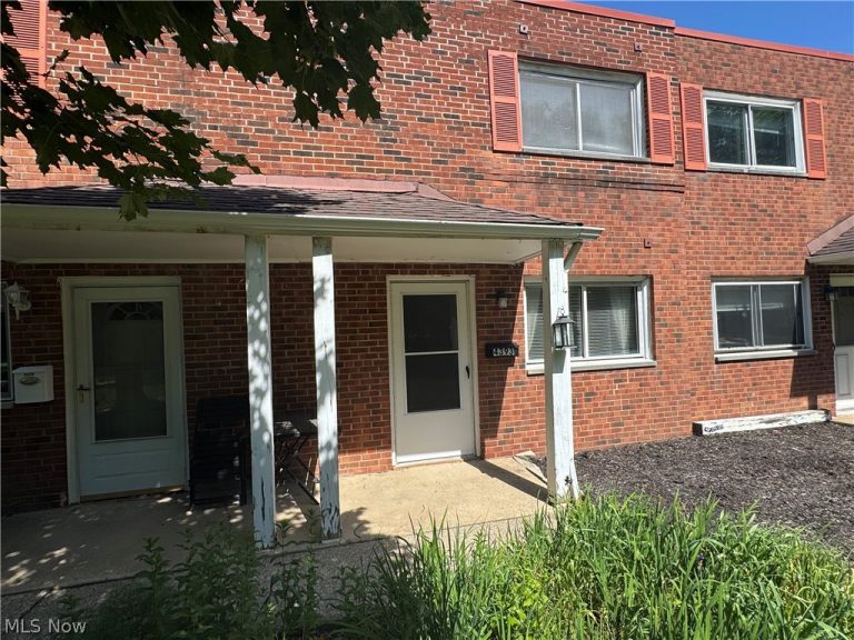 4393 Fairway Drive, Cleveland, OH - Photo 2