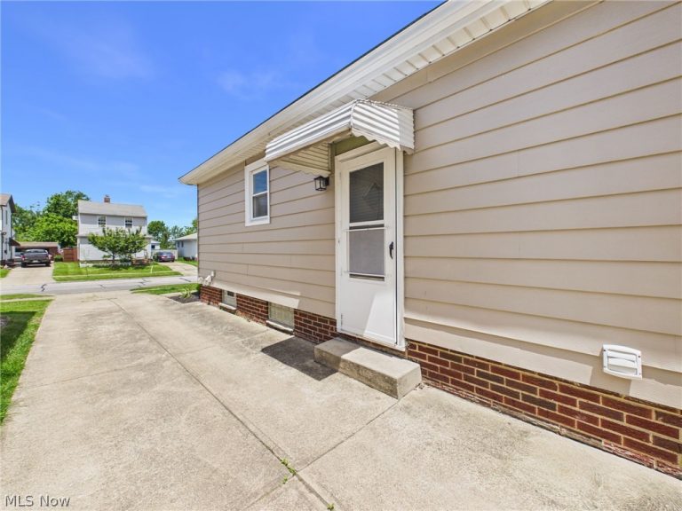 4315 Russell Avenue, Parma, OH - Photo 4