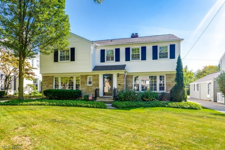 22212 Byron Road, Shaker Heights, OH - Photo 2
