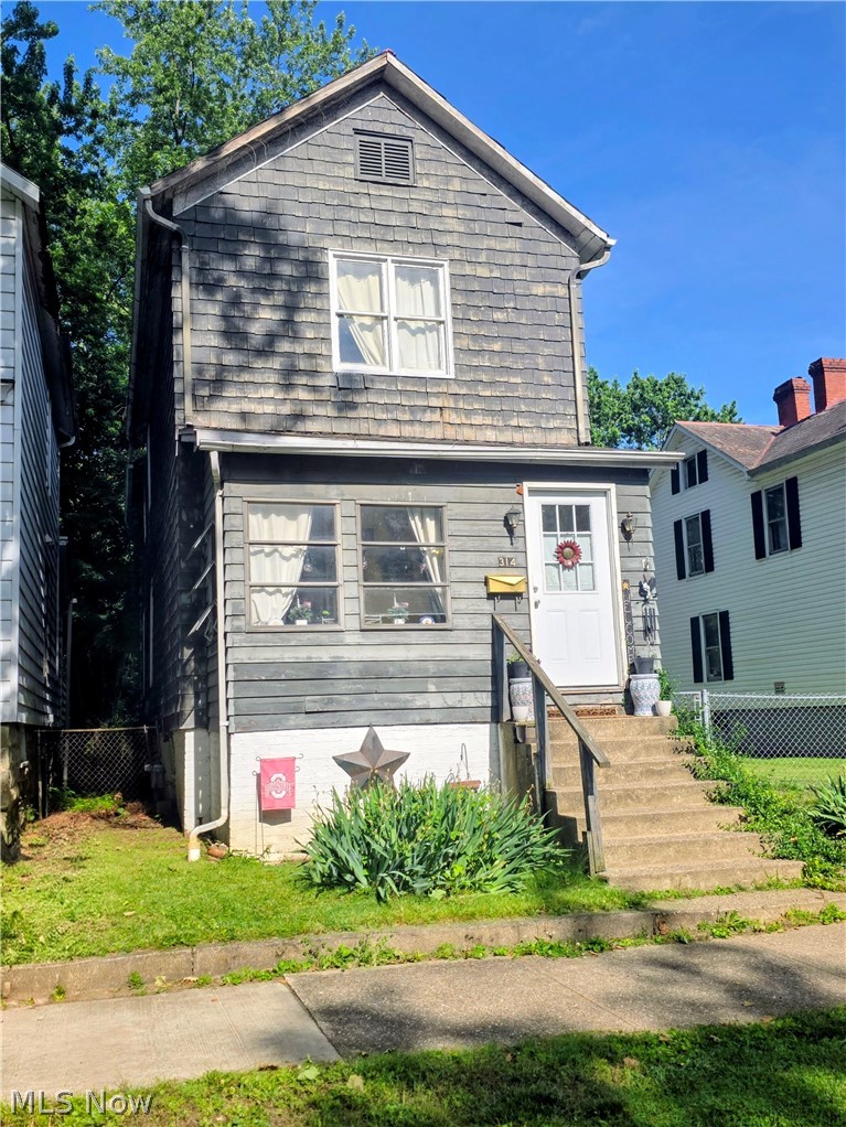 314 Harmar Street, Marietta, OH - Photo 2