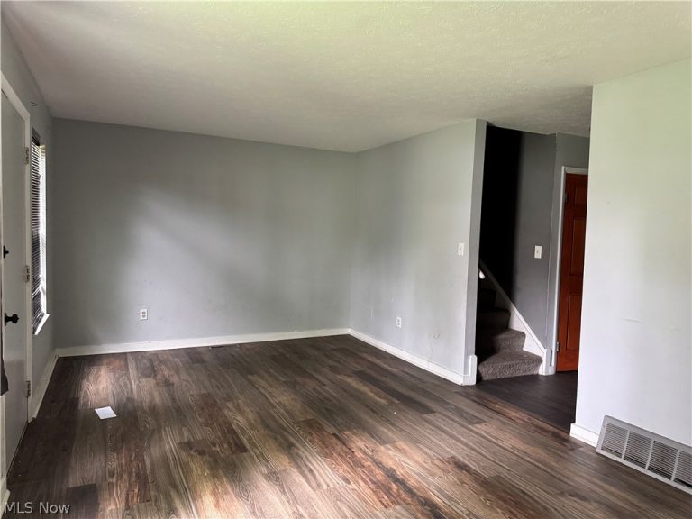 9409 Manor Avenue, Cleveland, OH - Photo 6