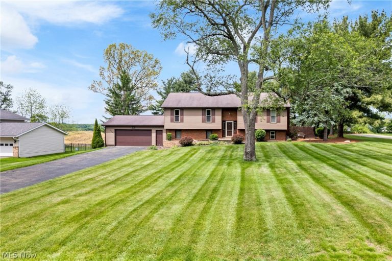11033 Santa Fe Trail, Hartville, OH, 44632