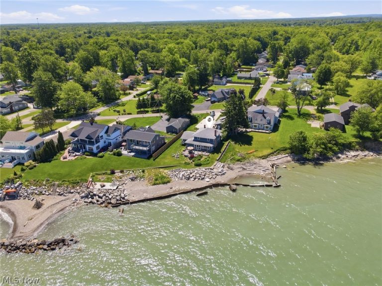 7525 Lakeshore Boulevard, Madison, OH - Photo 2