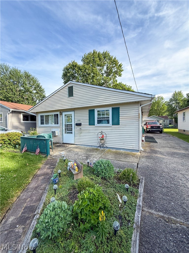 519 Case Avenue, Elyria, OH - Photo 2