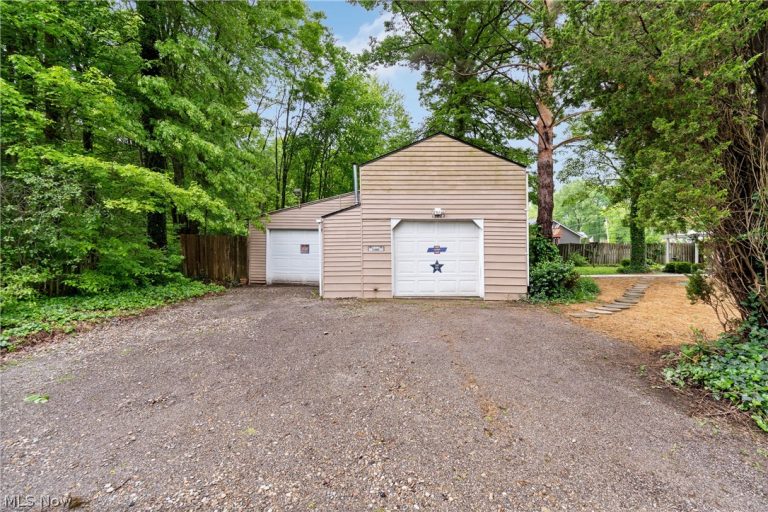13222 Atwater Avenue, Alliance, OH - Photo 2