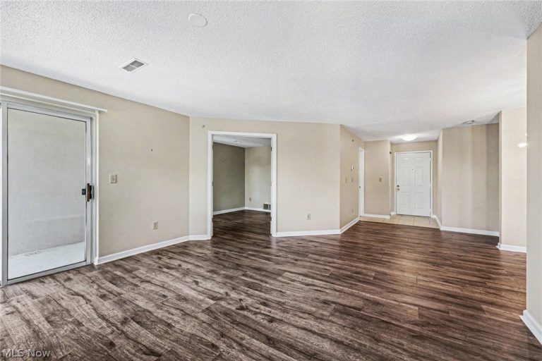 220 Fox Hollow Drive, Mayfield Heights, OH - Photo 3