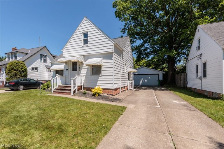 1565 Temple Avenue, Mayfield Heights, OH - Photo 2