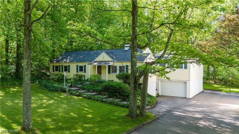 8253 Summit Drive, Chagrin Falls, OH, 44023