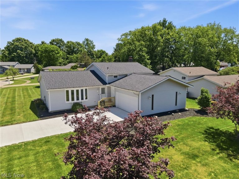 15677 Pinewood Drive, Strongsville, OH - Photo 3