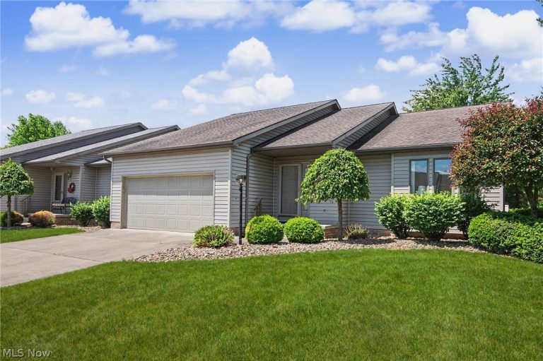 2345 Whispering Meadows Drive #B, Warren, OH - Photo 2