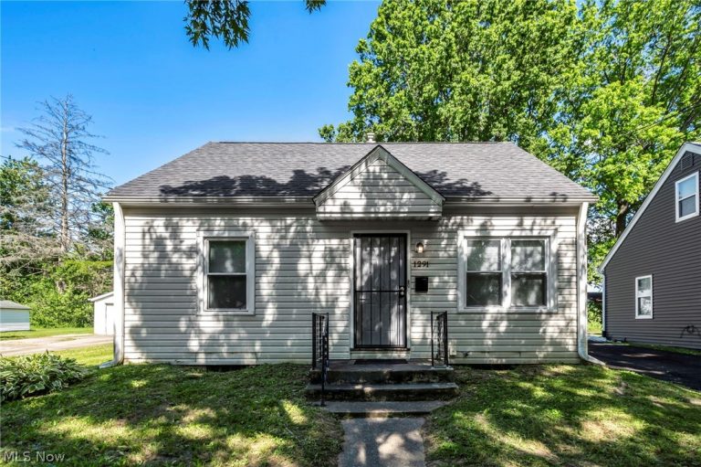 1291 Hardesty Boulevard, Akron, OH, 44320