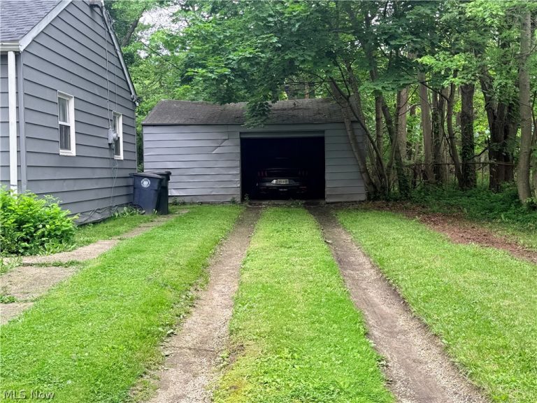 1276 Frederick Boulevard, Akron, OH - Photo 3