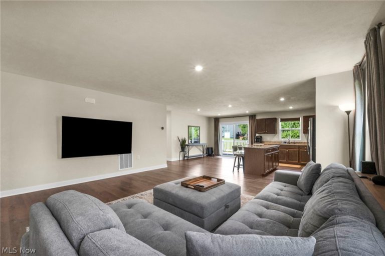 3758 Bradley Road, Norton, OH - Photo 6