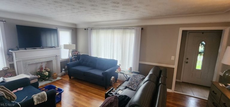 21351 Crystal Avenue, Euclid, OH - Photo 2