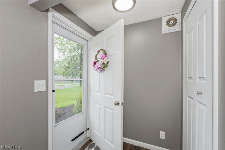 1924 Westwood Drive, Twinsburg, OH - Photo 3