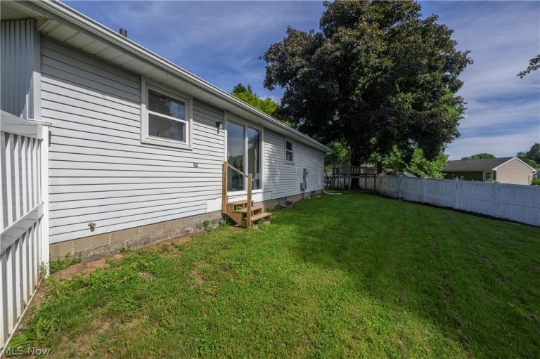 1310 Nottingham Square, Bolivar, OH - Photo 6
