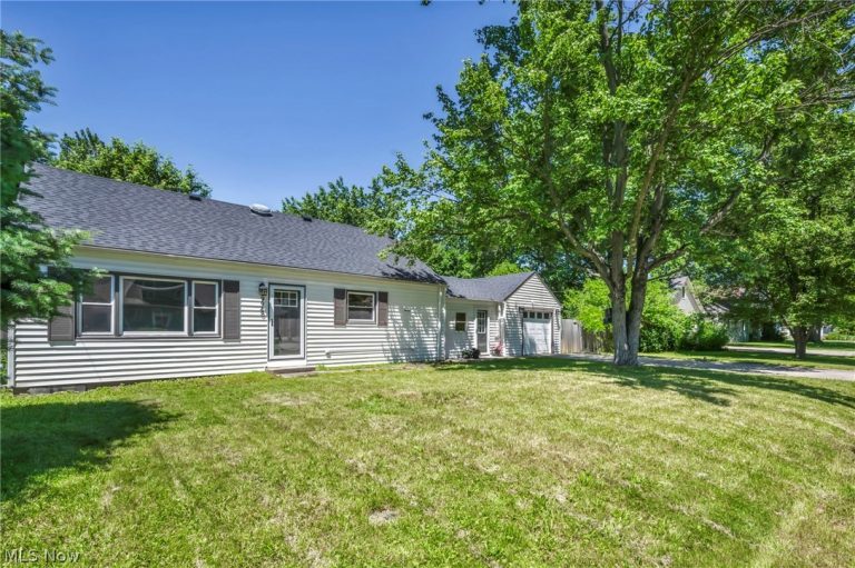 9948 Colfax Drive, Columbia Station, OH - Photo 3