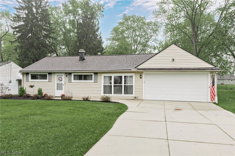 1924 Westwood Drive, Twinsburg, OH - Photo 2