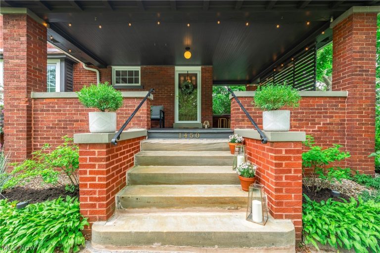 1450 Waterbury Road, Lakewood, OH - Photo 4