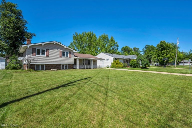 42988 Woodhill Drive, Elyria, OH - Photo 3