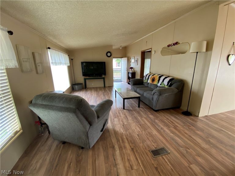 150 Rolling Acres Circle, Massillon, OH - Photo 5