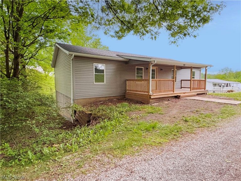 255 Sunview Lane, Follansbee, WV - Photo 2