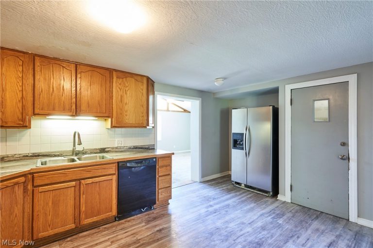 1160 Ivy Street, North Canton, OH - Photo 8