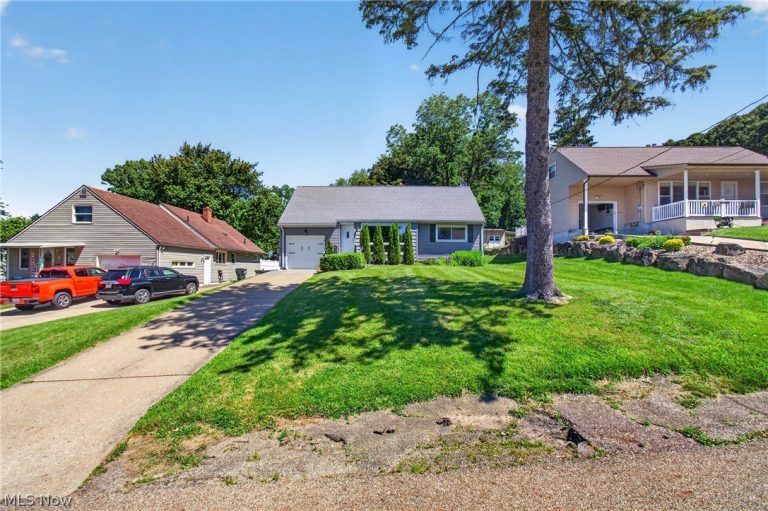 153 Far View Drive, North Canton, OH - Photo 3