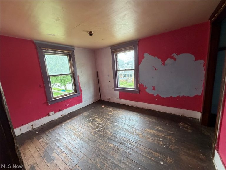 235 Iddings Avenue, Warren, OH - Photo 6