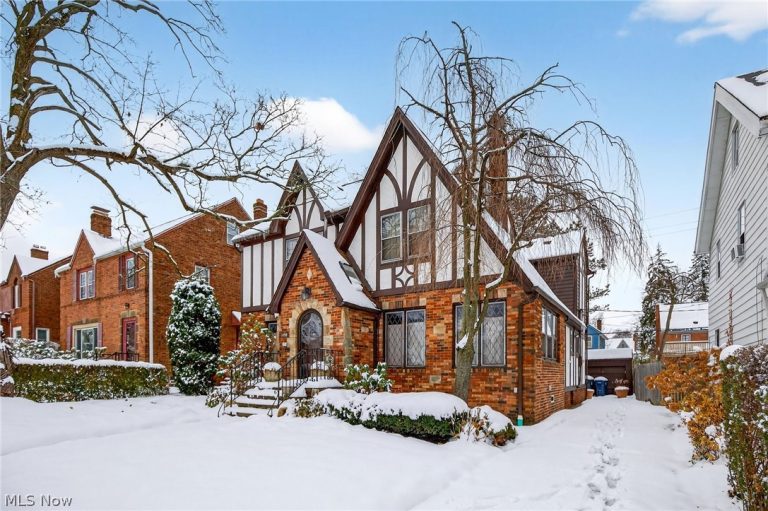 3498 Bainbridge Road, Cleveland Heights, OH - Photo 2