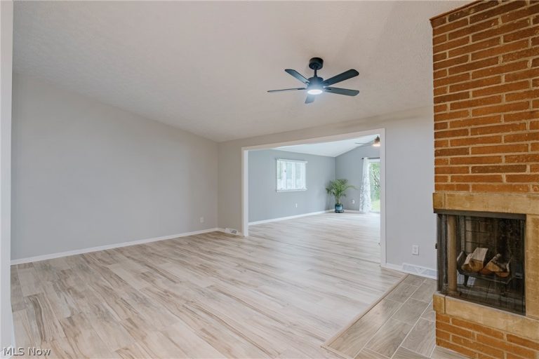 24505 Emery Road, Warrensville Heights, OH - Photo 8