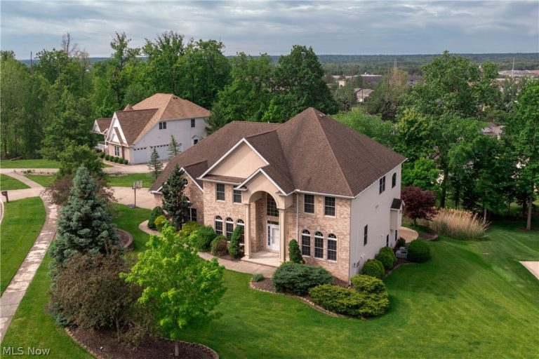 7635 Harley Hills Drive, North Royalton, OH, 44133