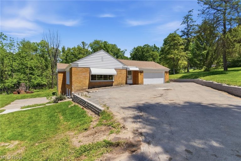 17305 Alexander Road, Walton Hills, OH, 44146