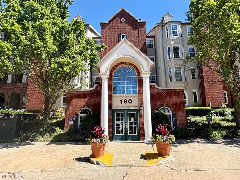 180 Fox Hollow Drive #101, Mayfield Heights, OH