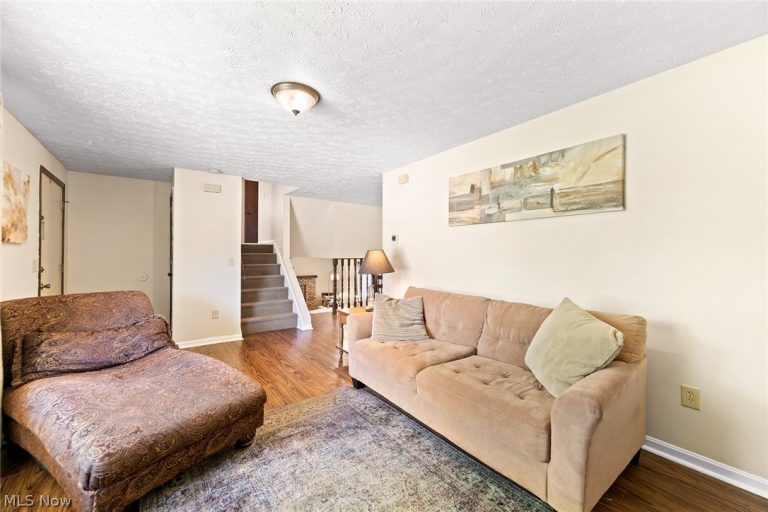 1140 Maple Street, North Canton, OH - Photo 3