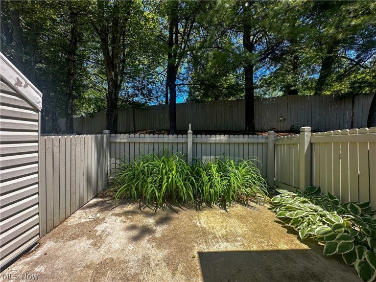 7 Woodland Chase Boulevard, Niles, OH - Photo 5