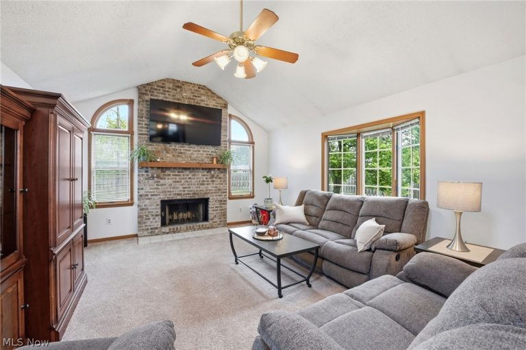 9764 Wainwright Terrace, Olmsted Falls, OH - Photo 3