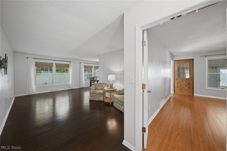 1484 Woodlake Boulevard, Stow, OH - Photo 4