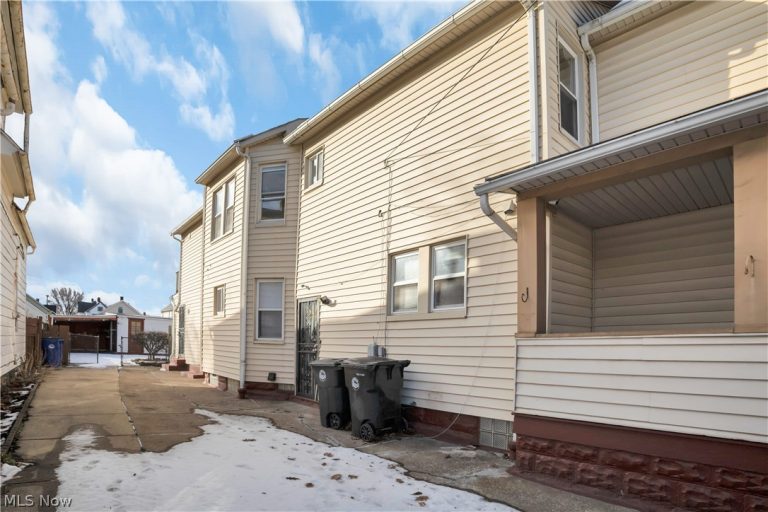 3533 Carlyle Avenue, Cleveland, OH - Photo 2