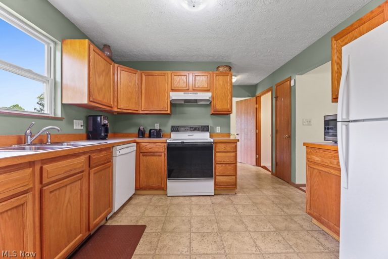 2610 Blenheim Avenue, Alliance, OH - Photo 5