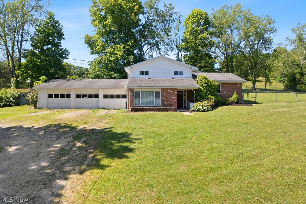 11 Roberts Drive, Belpre, OH