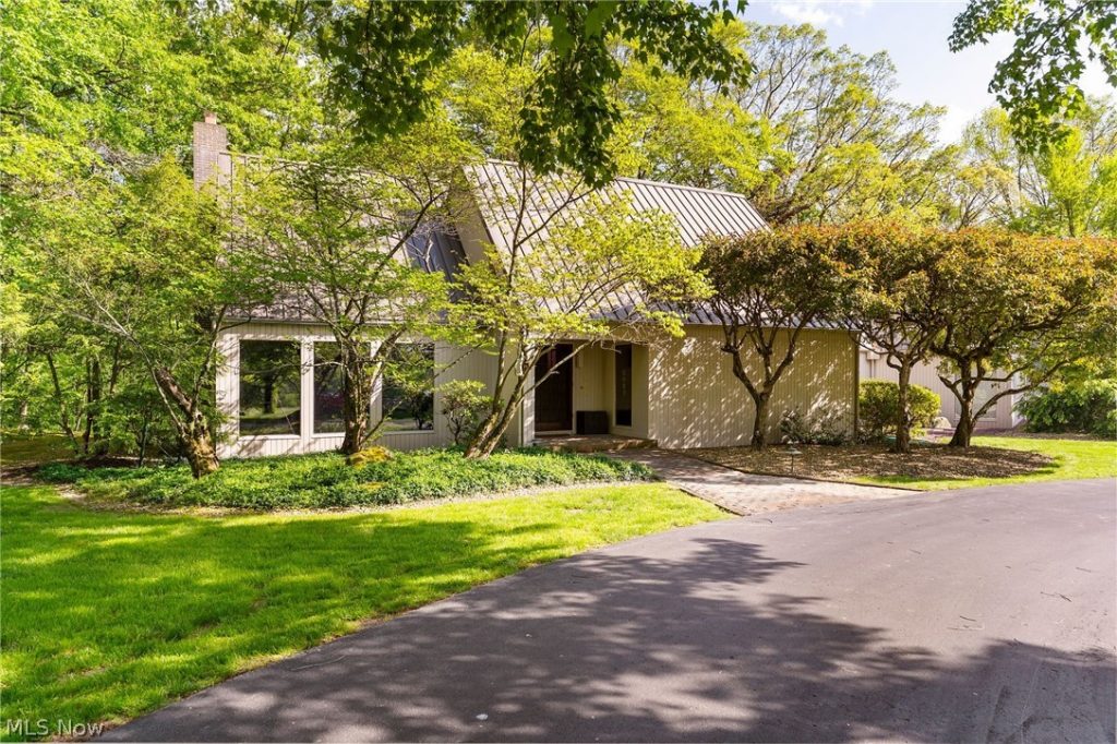 2941 Howland Wilson Road, Warren, OH