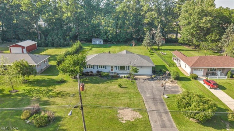 39550 Calann Drive, Elyria, OH - Photo 3