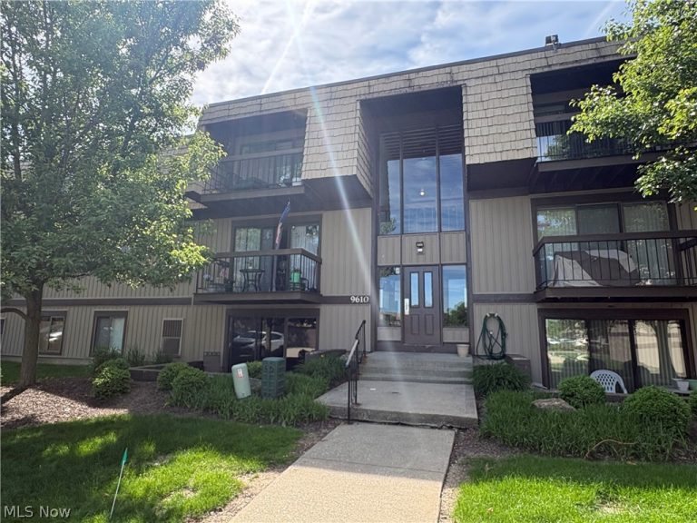 9610 Cove Drive #13b, North Royalton, OH, 44133