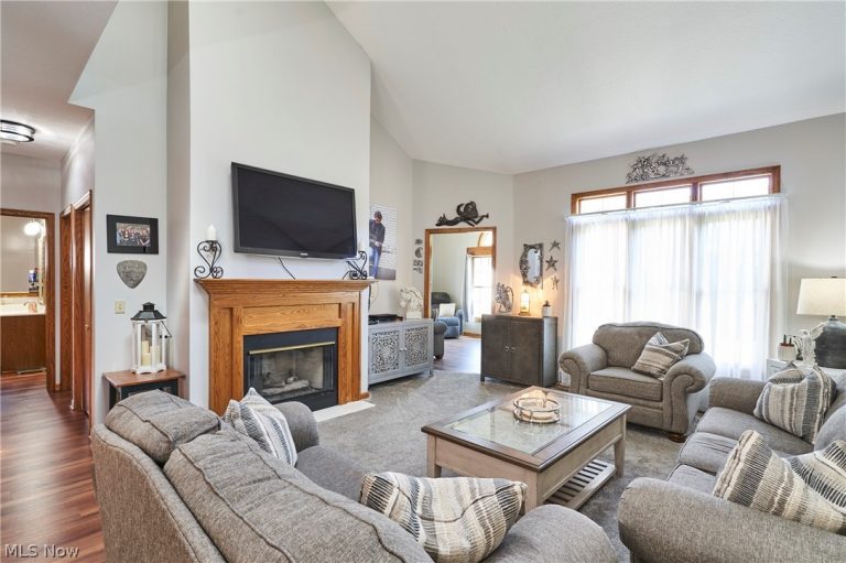 2574 Cardington Green, Uniontown, OH - Photo 4