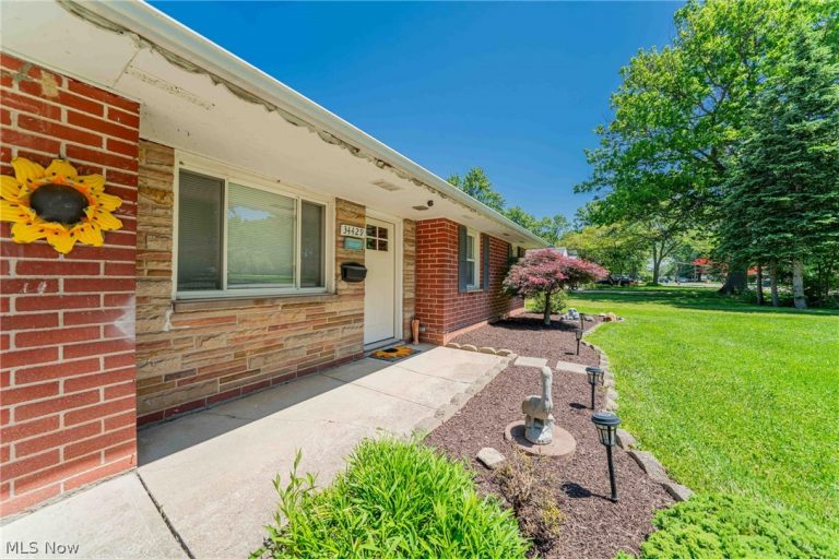 34429 Beach Park Drive, Eastlake, OH - Photo 3