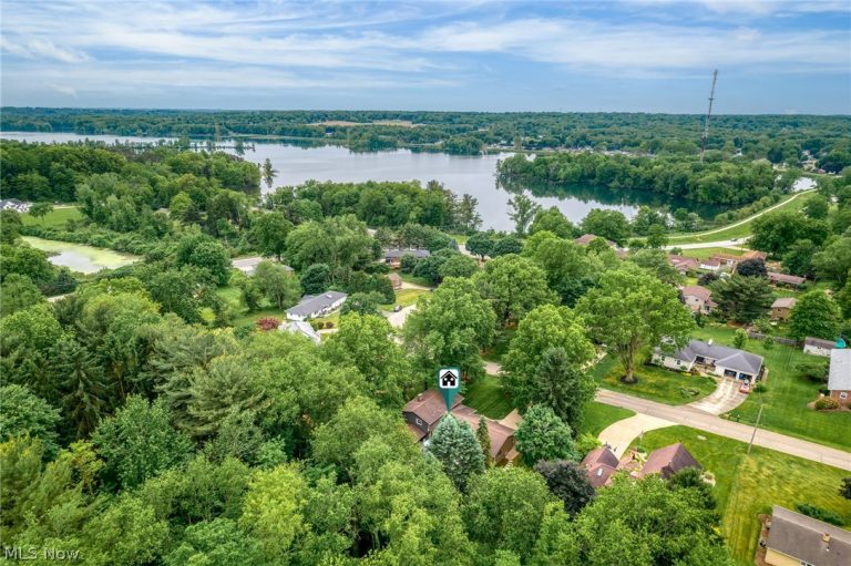 4781 Laburnum Drive, Green, OH - Photo 4
