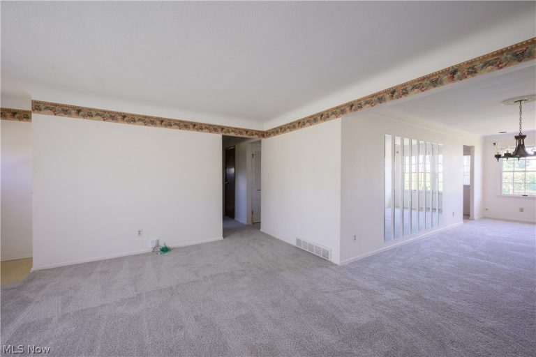 651 Parkleigh Drive, Seven Hills, OH - Photo 4
