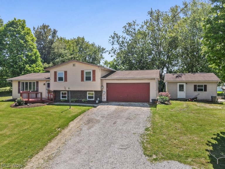 10960 Easton Street, Alliance, OH - Photo 2