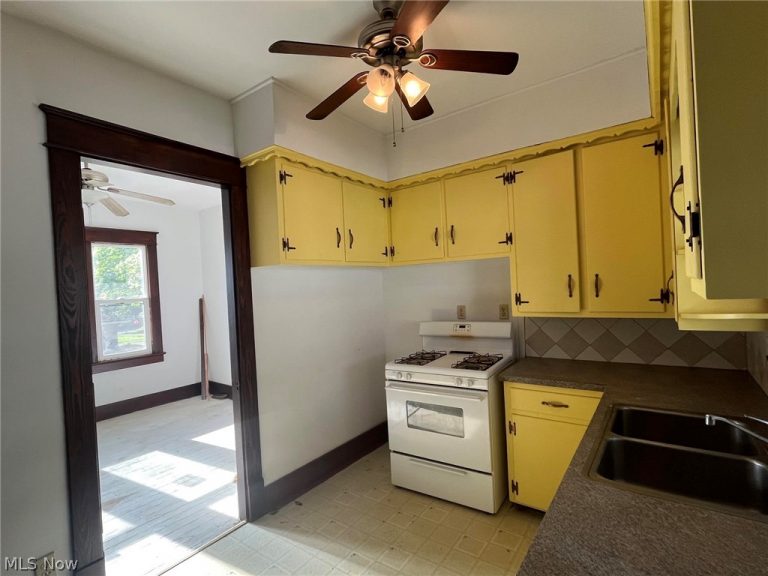 363 Spring Street, Struthers, OH - Photo 8